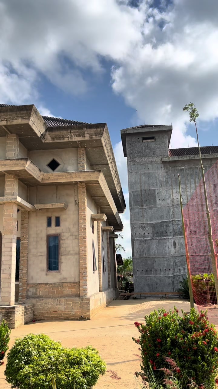 Dibikin rumah besar sama orang tua dari sebelum menikah sampai akhirnya kini menjadi rumah pembawa berkah dan 